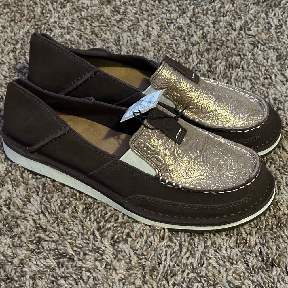 NWT Ariat Cruiser Shoes women’s size 10